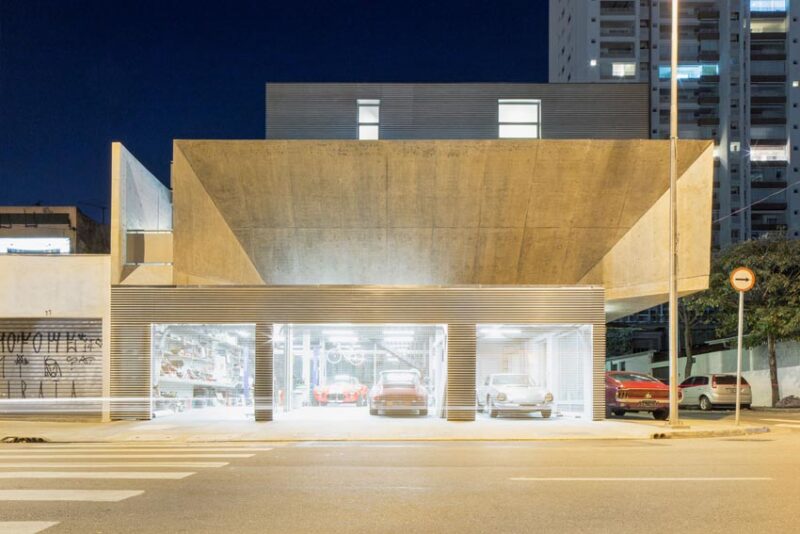 极简清水混凝土结构的超级跑车改装店