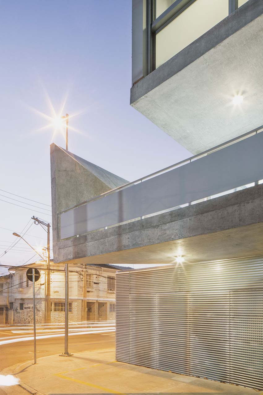 清水混凝土建筑，跑车改装店，改装店设计