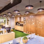 自然氛围的多彩办公室设计