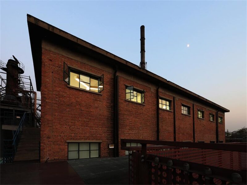 北京751老煤厂改造而成的建筑工作室