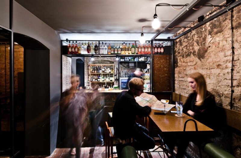 建筑改造之波兰地库翻新LOFT工业风酒吧