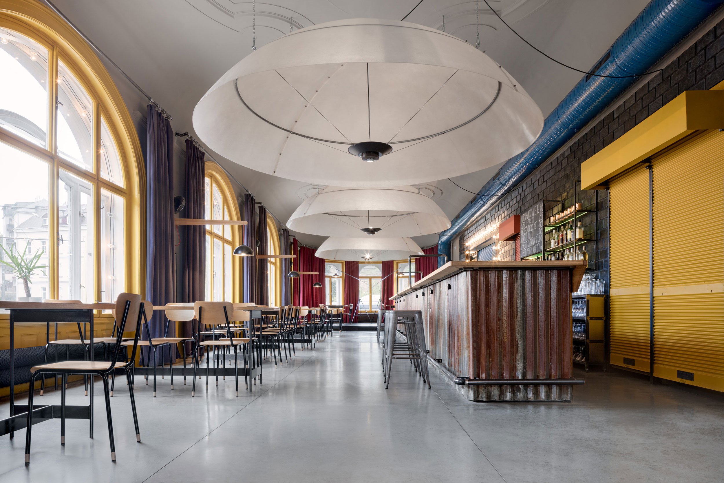 商业空间，餐饮空间，餐厅设计，建筑改造，现代主义，工业风格