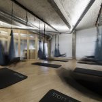 西班牙静谧现代瑜伽室设计