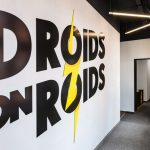 用黑框来定义空间：波兰科技公司办公室设计