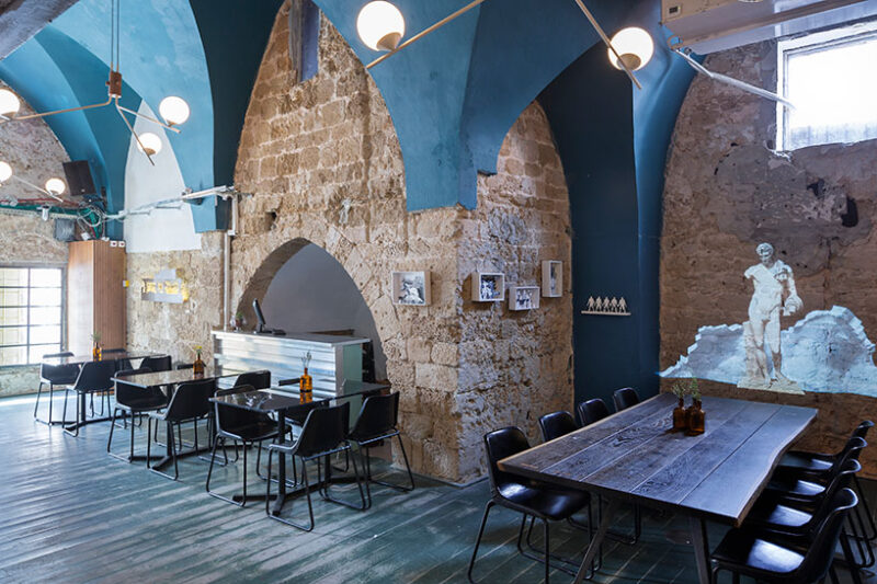 战争中幸存的建筑—建筑改造之乡村风小酒馆设计