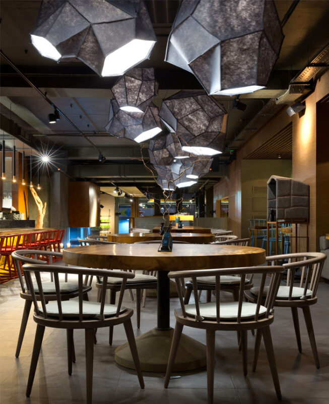 基辅EAST-Porto 工业风格主题餐厅