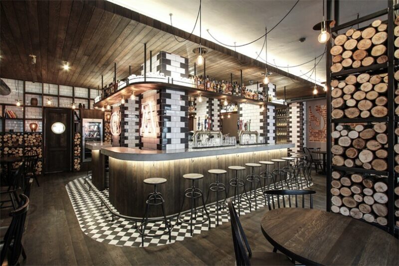在立陶宛北部的小镇上小酌一杯，Cask 215温暖工业风酒吧设计