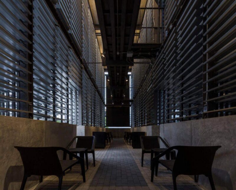 钢铁建筑温柔心—泰国CLASS咖啡店改造设计