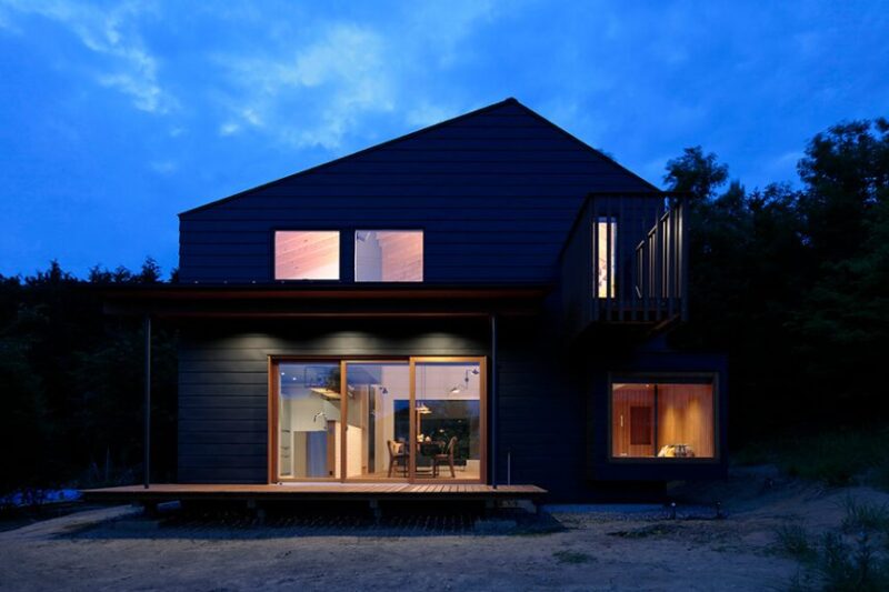 从城市搬到农村，日本一对夫妻的森林原木宅 Tab House