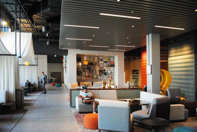 迪拜一家休闲度假风艺术酒店，Rove Downtown