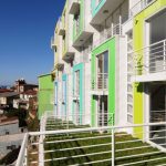 智利瓦尔帕莱索结合地形和周边环境建造的七彩阁楼住宅