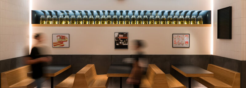 香港一家包豪斯风格现代餐厅