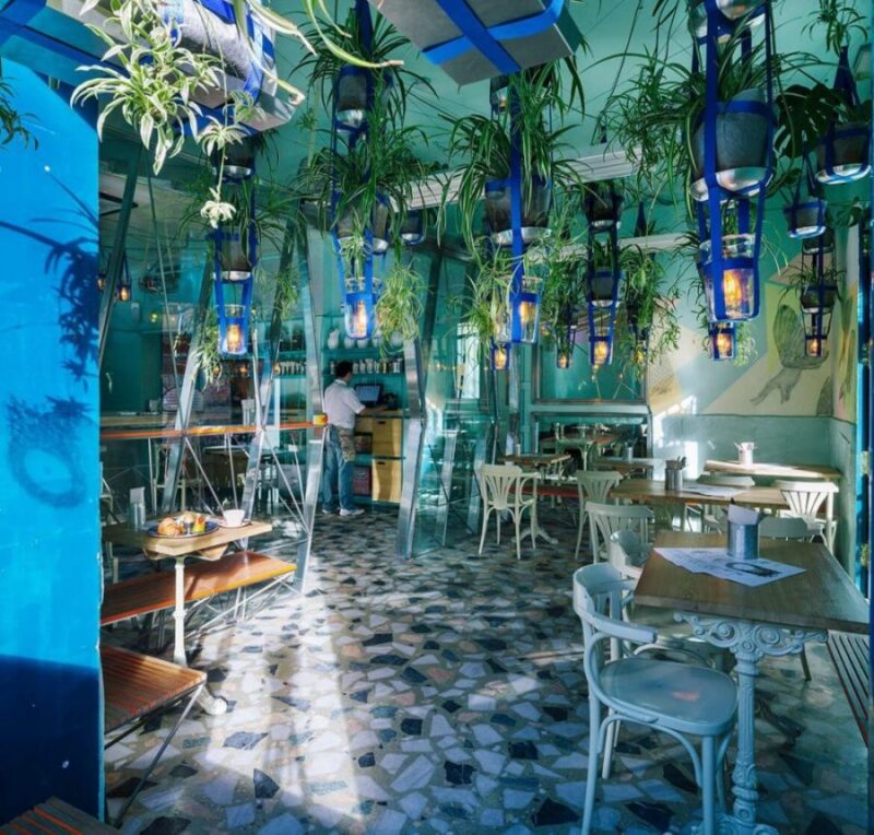 城市里的绿光森林—马德里 OJALÁ 餐馆