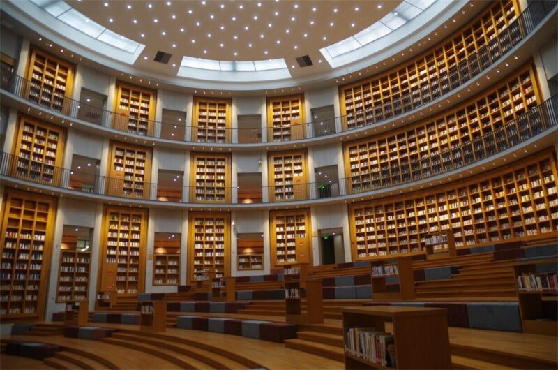 有书的地方，就有天堂—浙江越秀外国语学院镜湖校区图书馆