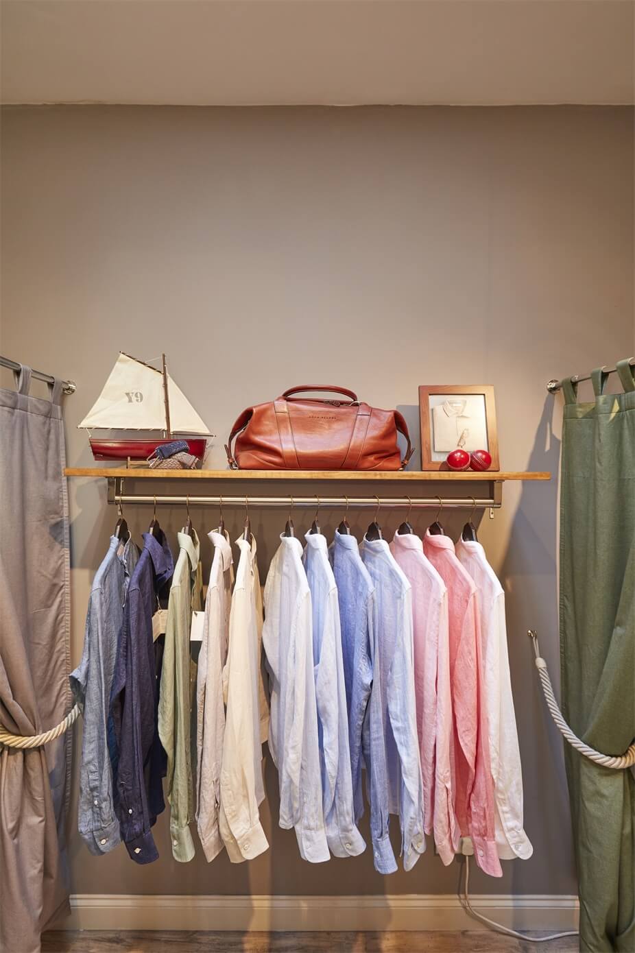 商业空间，服装店设计，线下体验店，Luca Faloni，品牌男装店设计