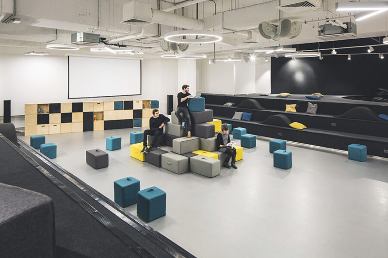 KIDZ使用模块化和多功能元素设计了一个文化中心