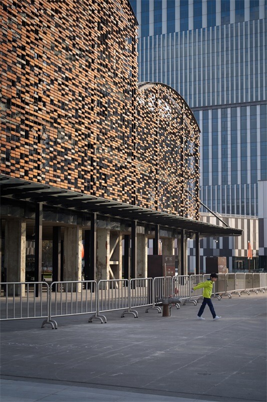 商业空间，旧船厂改造设计，多功能综合设施，上海浦东陆家嘴金融区，隈研吾建筑事务所，建筑改造