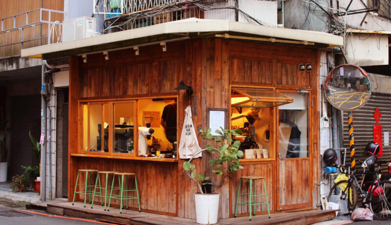 巷弄转角的木质咖啡吧：夏野豆行
