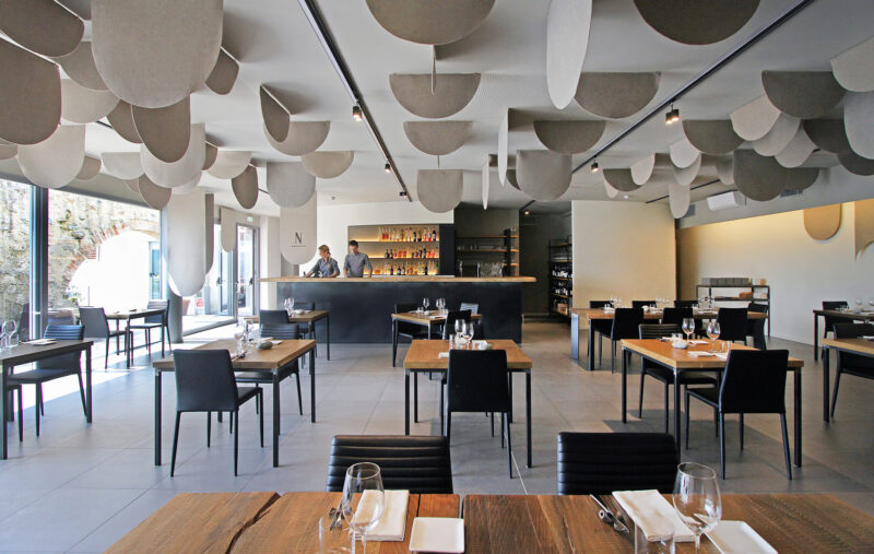 这个意大利Nasturzio餐厅里使用了毛毡元素