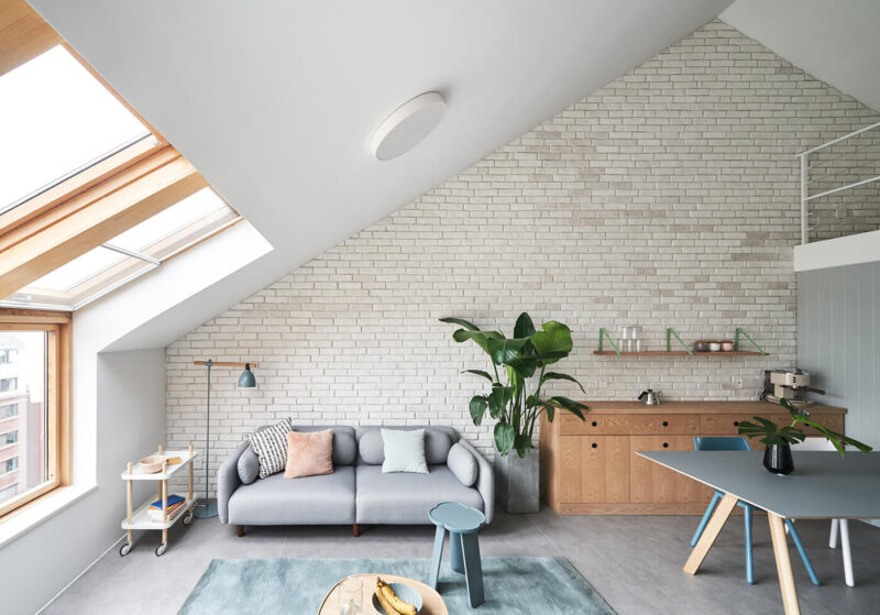 拥有三角形屋顶的小房子，北京loft阁楼亲子宅设计