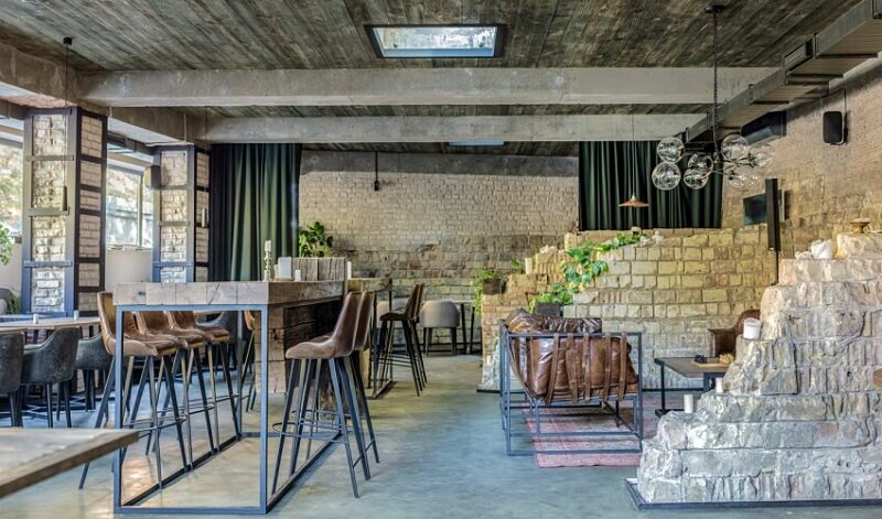 怀旧微醺感，乌克兰地下酒吧餐厅设计