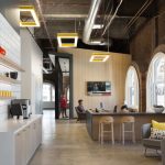 抢眼的黄色楼梯，旧金山贷款公司LendingHome总部设计