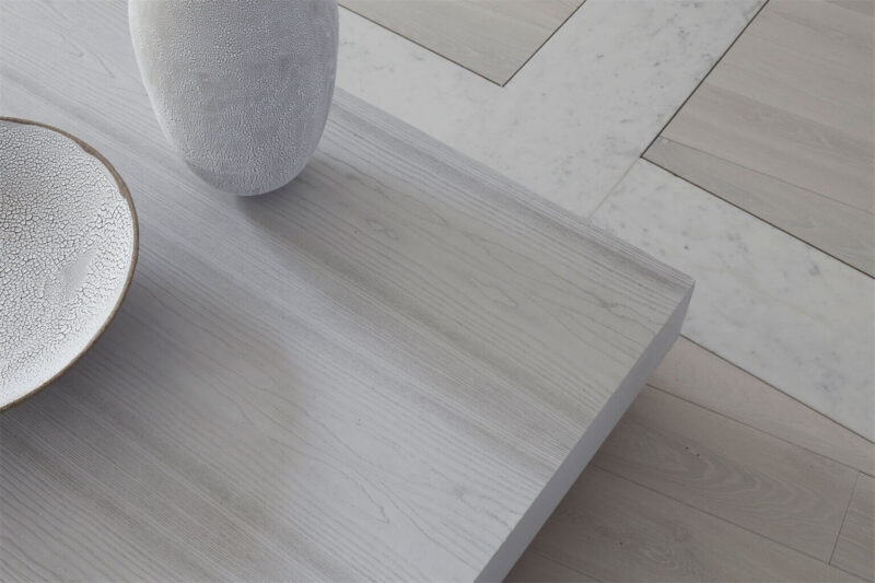 单色的宁静，巴黎一间充满了诗意的极简主义住宅