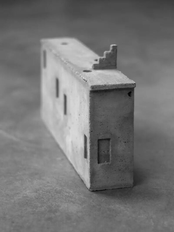 智利多美悬崖边上的混凝土结构观景平台