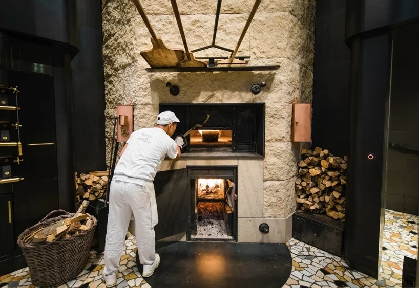 餐饮空间，咖啡厅设计，国外咖啡厅设计，星巴克，星巴克米兰店，工业风格咖啡厅