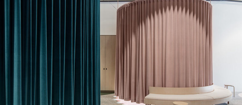 悉尼一间时尚工业风房地产经纪人办公室设计