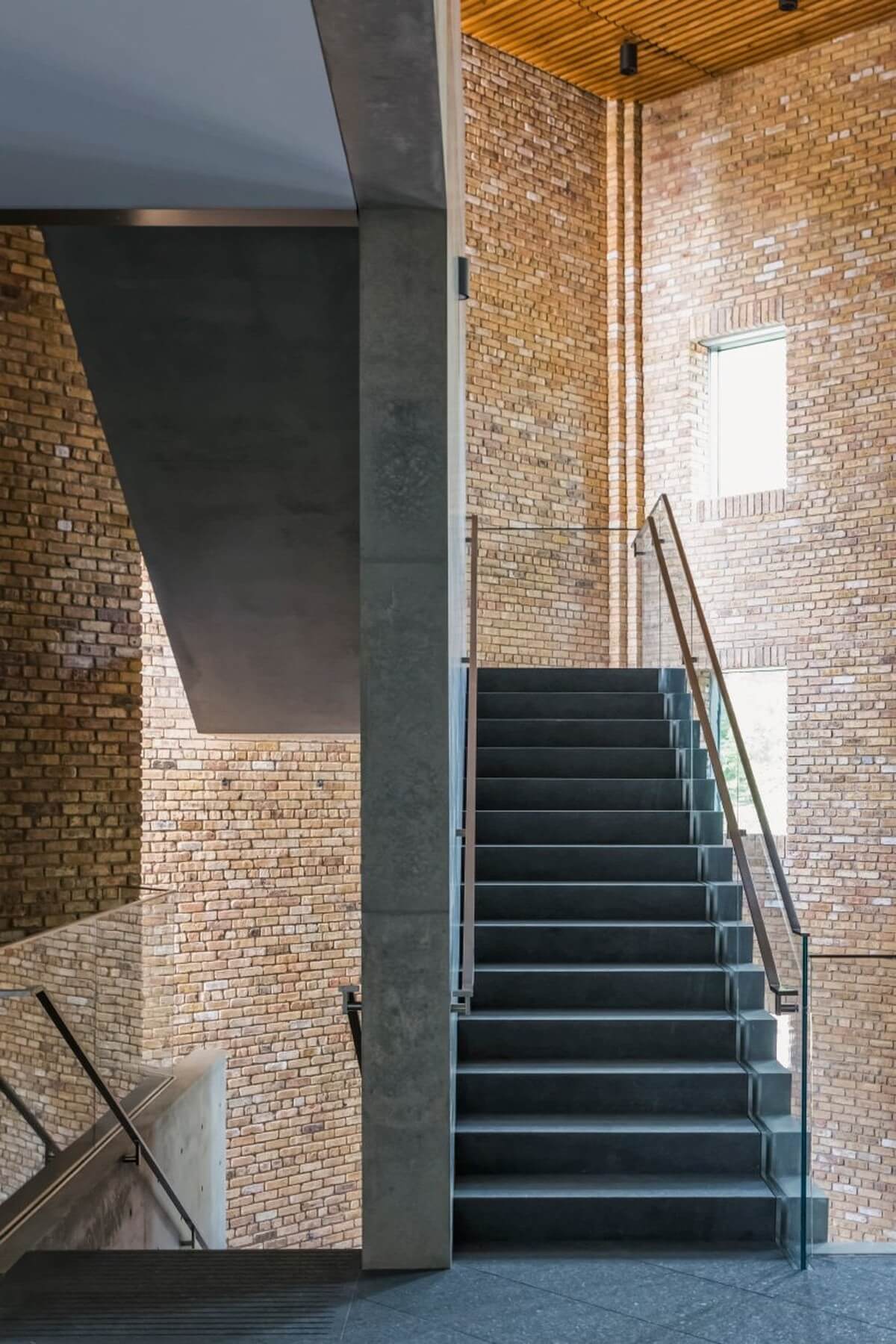 安藤忠雄，建筑改造，wrightwood 659，勒柯布西耶，红砖，清水混凝土，旧公寓改造