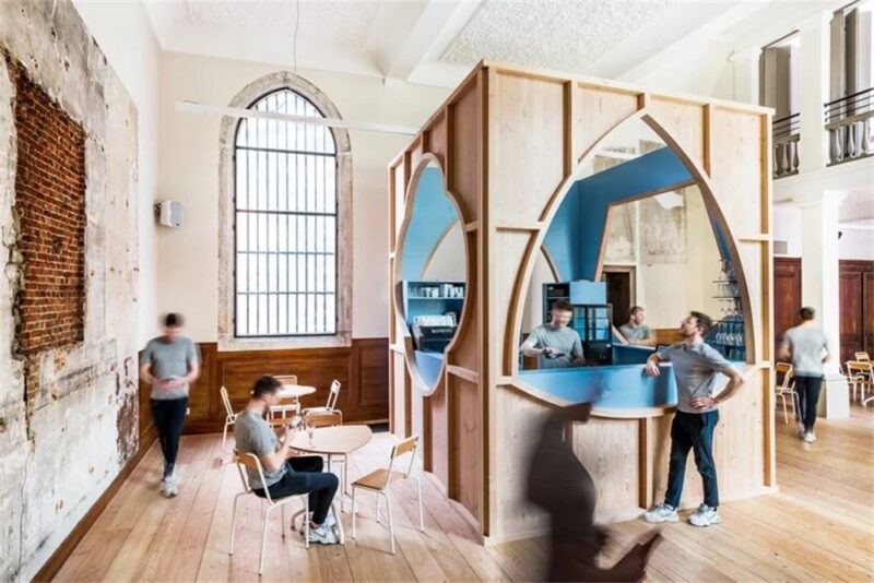 建筑改造之比利时圣约翰教堂改造当代哥特式酒吧