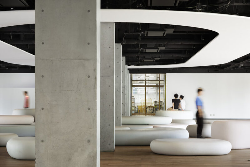 武藏野美术大学零空间休息处设计