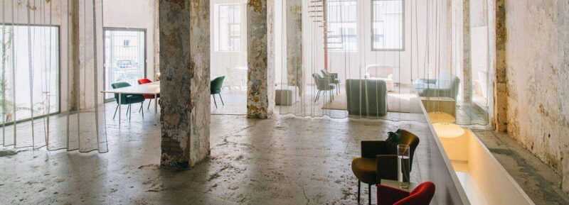 巴塞罗那工业仓库楼改造联合办公空间设计