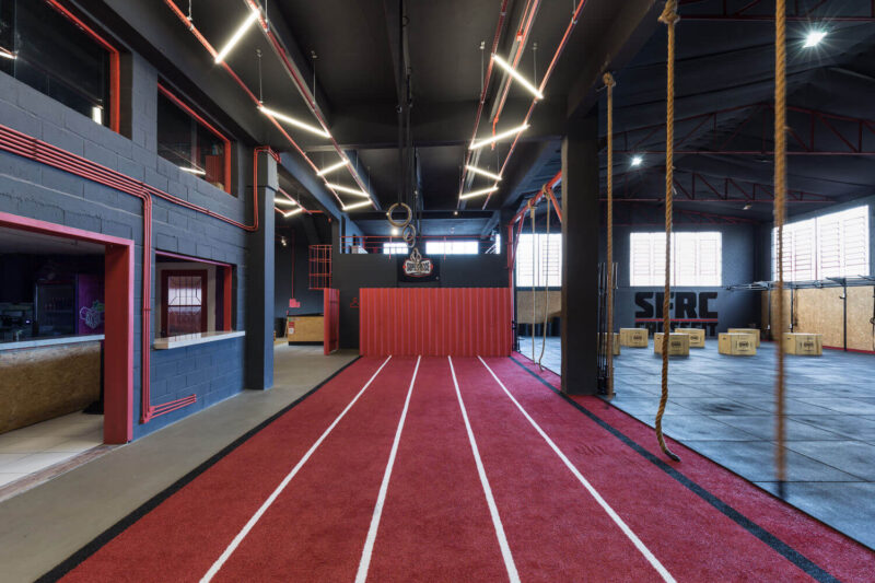 巴西汽车工作室改造CrossFit健身房