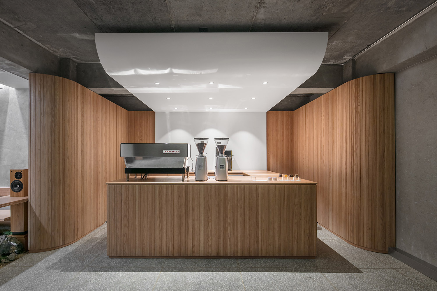 餐饮空间，咖啡厅，首尔，Labotory，极简风，建筑改造