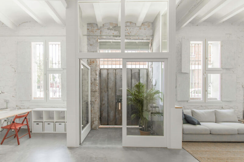 西班牙一间90平米纯白单层房屋改造