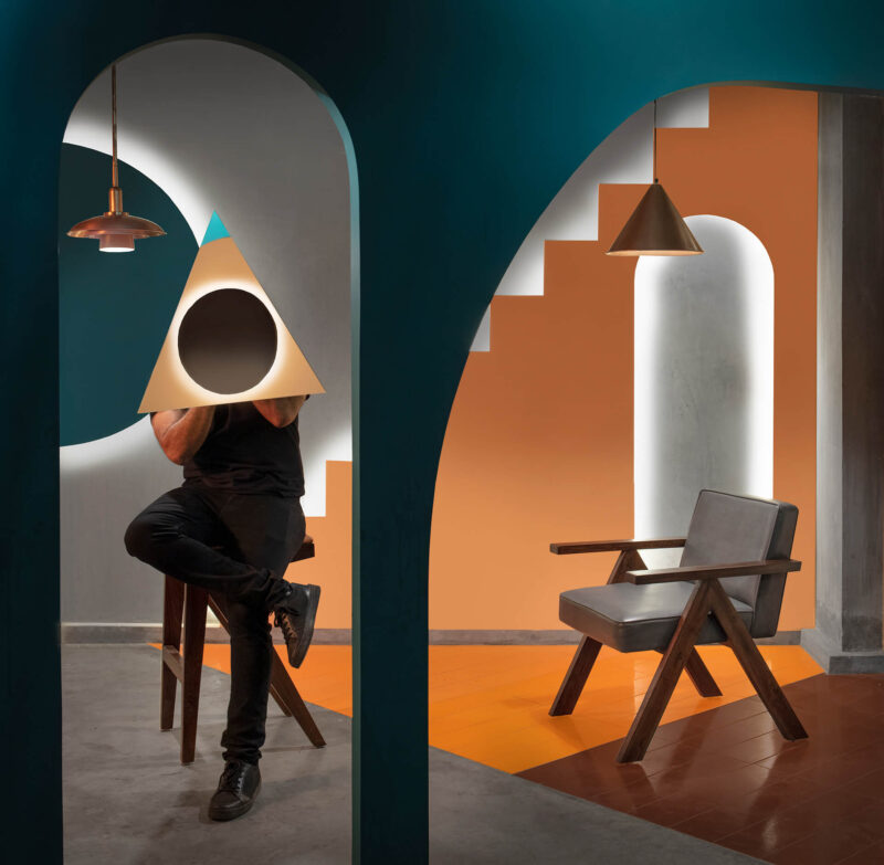 Renesa | 印度Unlocked解构主义主题酒吧