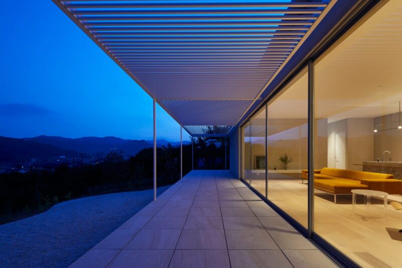 2id Architects | 日本柑橘种植园里的白色超极简住宅