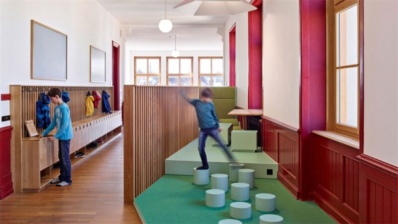 ZMIK l 巴塞尔St. Johann小学走廊空间设计