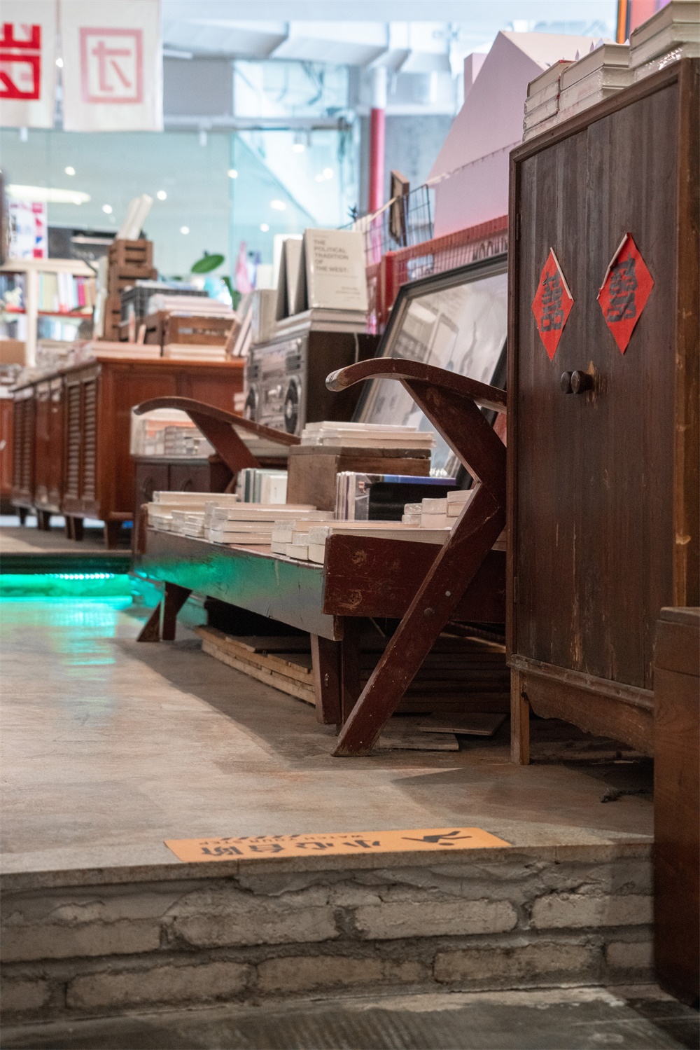 商业空间，广州独立书店，独立书店设计，书店设计，广州北京路，1200bookshop，负空间设计，项目投稿