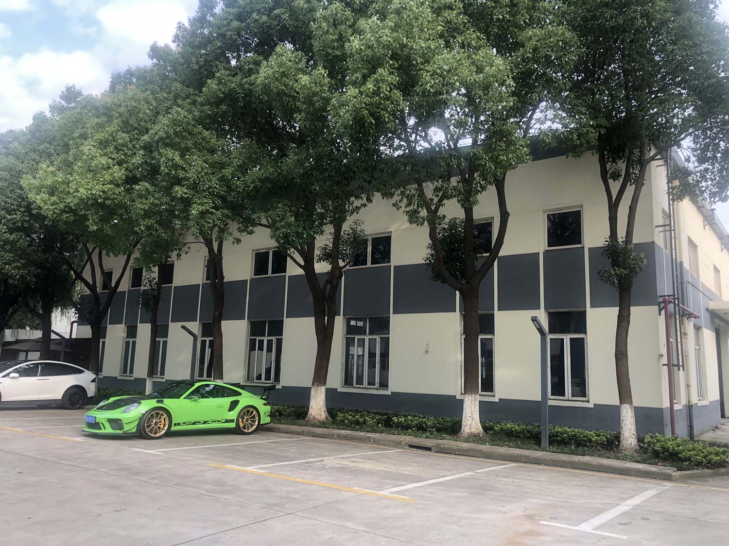 商业空间,车改店设计,跑车改装店设计,上海车改店设计,上海跑车改装店设计,Casper Auto Garage,上海Casper Auto Garage,Casper Auto,车库改造,杜兹设计,DUTS杜兹设计,杜兹设计作品