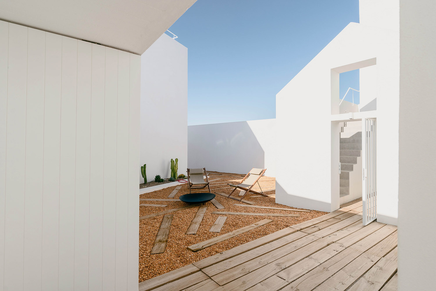 Atelier Data Architecture Firm,230㎡白色美学别墅,别墅设计,乡村别墅,住宅改造,别墅设计案例,住宅设计案例,白色别墅,230㎡别墅