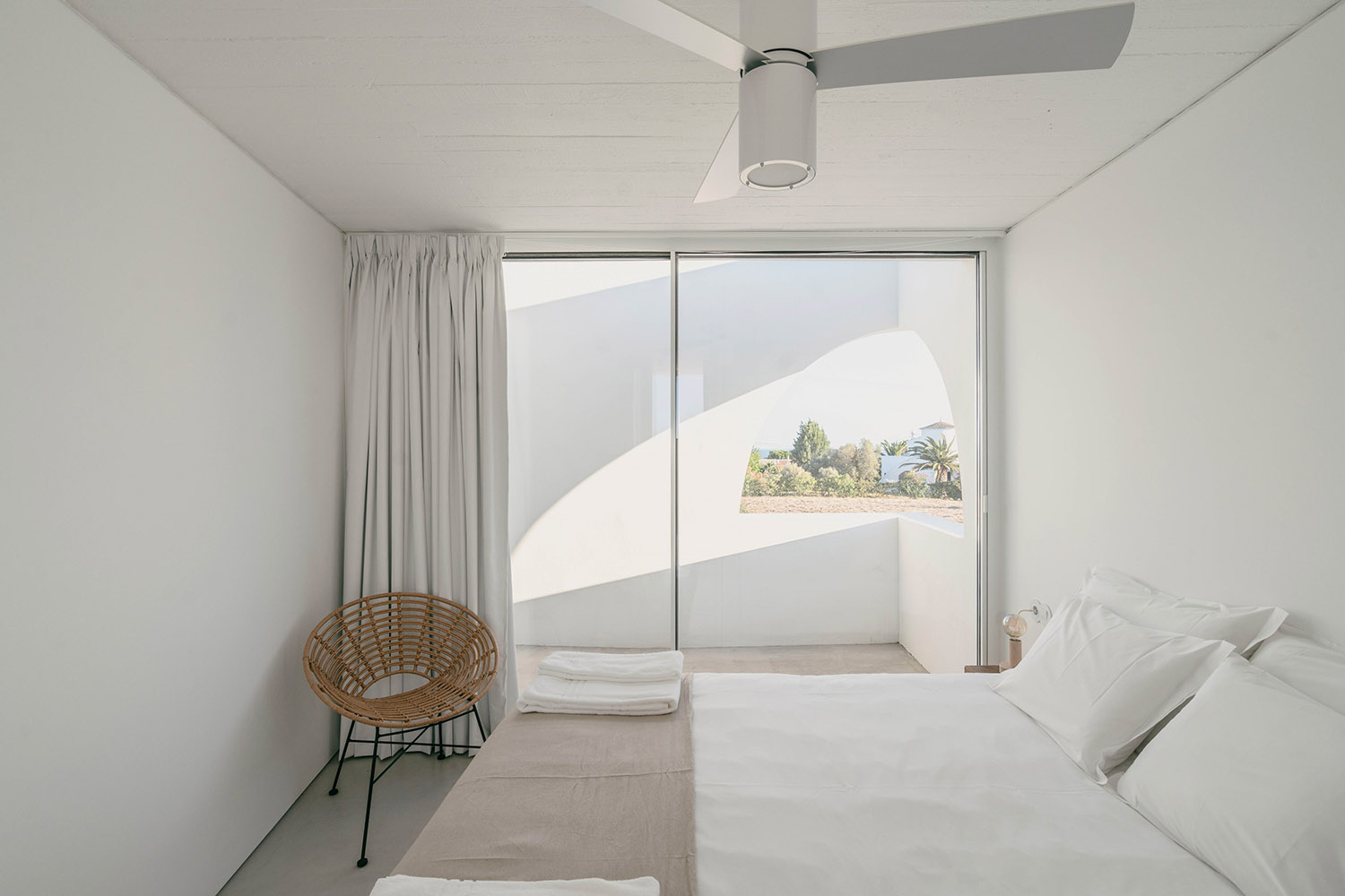 Atelier Data Architecture Firm,230㎡白色美学别墅,别墅设计,乡村别墅,住宅改造,别墅设计案例,住宅设计案例,白色别墅,230㎡别墅