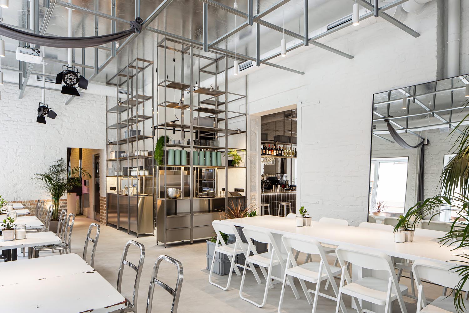 咖啡厅设计,咖啡店,咖啡店设计案例,Salut Café Bar,RomanXSvitlana,酒吧