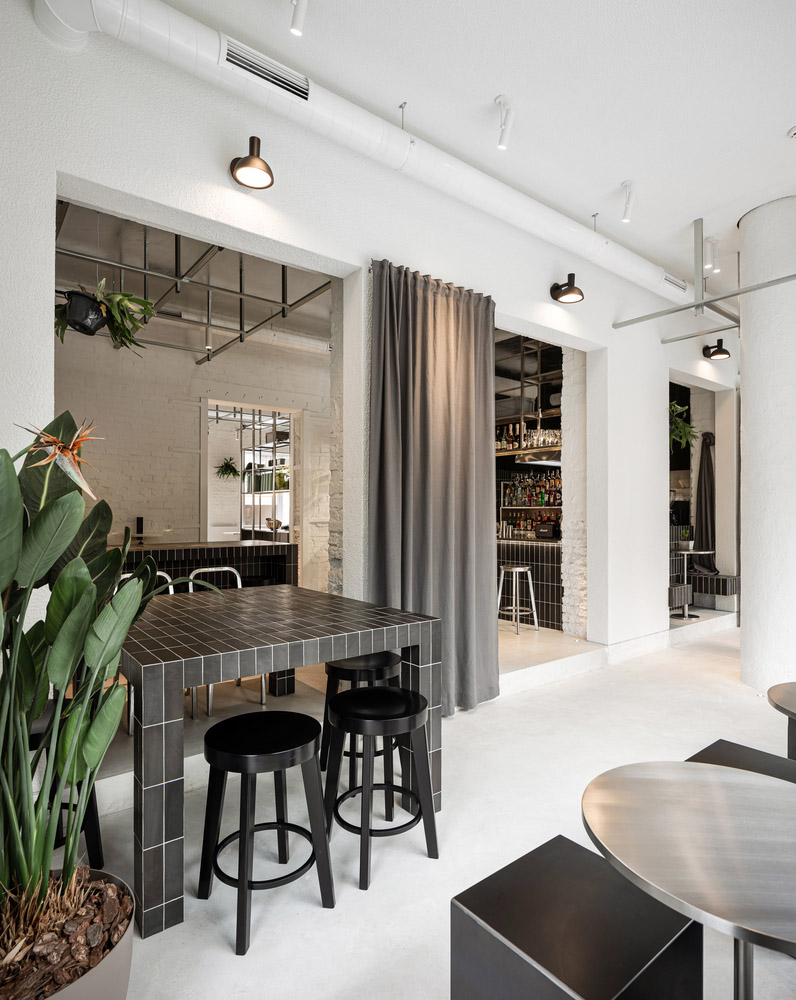 咖啡厅设计,咖啡店,咖啡店设计案例,Salut Café Bar,RomanXSvitlana,酒吧