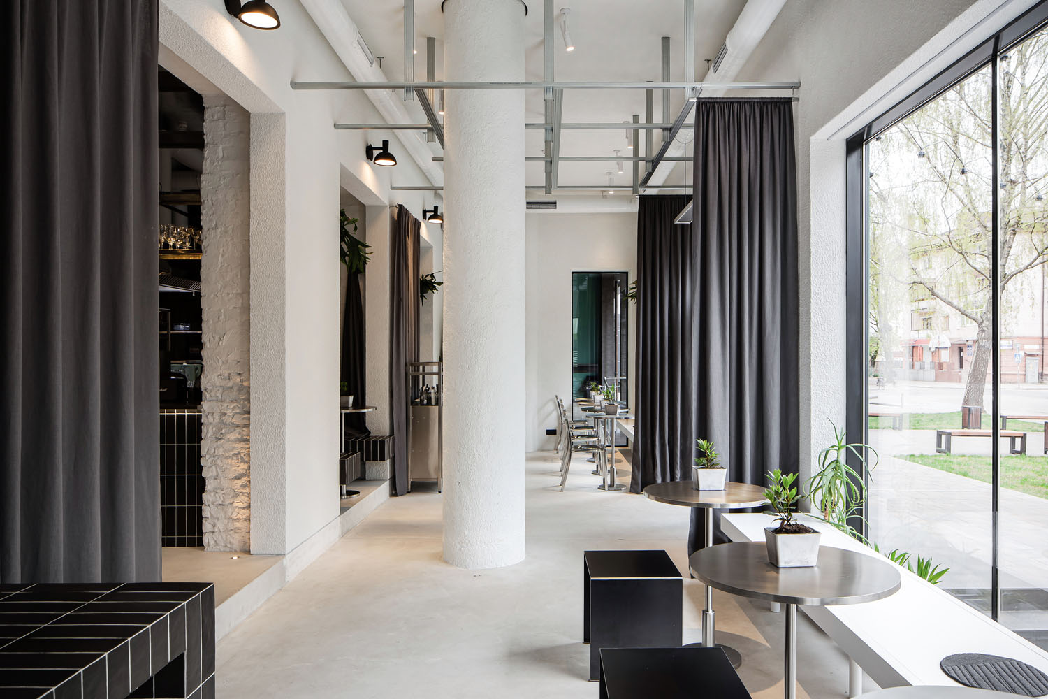 咖啡厅设计,咖啡店,咖啡店设计案例,Salut Café Bar,RomanXSvitlana,酒吧