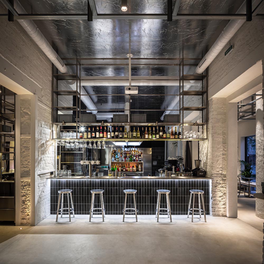 咖啡厅设计,咖啡店,咖啡店设计案例,Salut Café Bar,RomanXSvitlana,酒吧