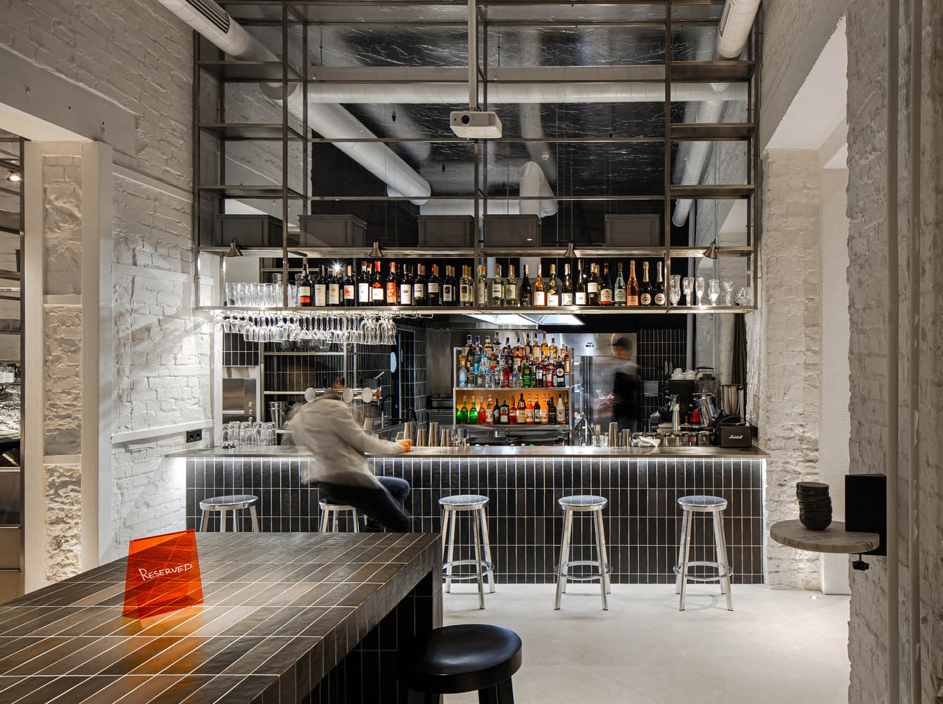 咖啡厅设计,咖啡店,咖啡店设计案例,Salut Café Bar,RomanXSvitlana,酒吧