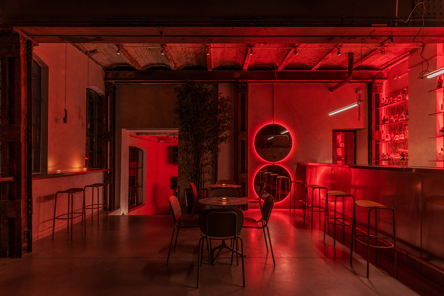 DJ酒吧,Apio Studio,酒吧设计,国外酒吧设计,酒吧设计案例,loft工业风格酒吧设计,loft风格酒吧设计,国外DJ酒吧设计,夜场俱乐部酒吧